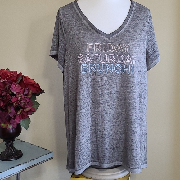 NEW 2X Tunic Tshirt Friday Saturday Brunch Women's Short Slv Tee Graphic Hi Low - Picture 5 of 10